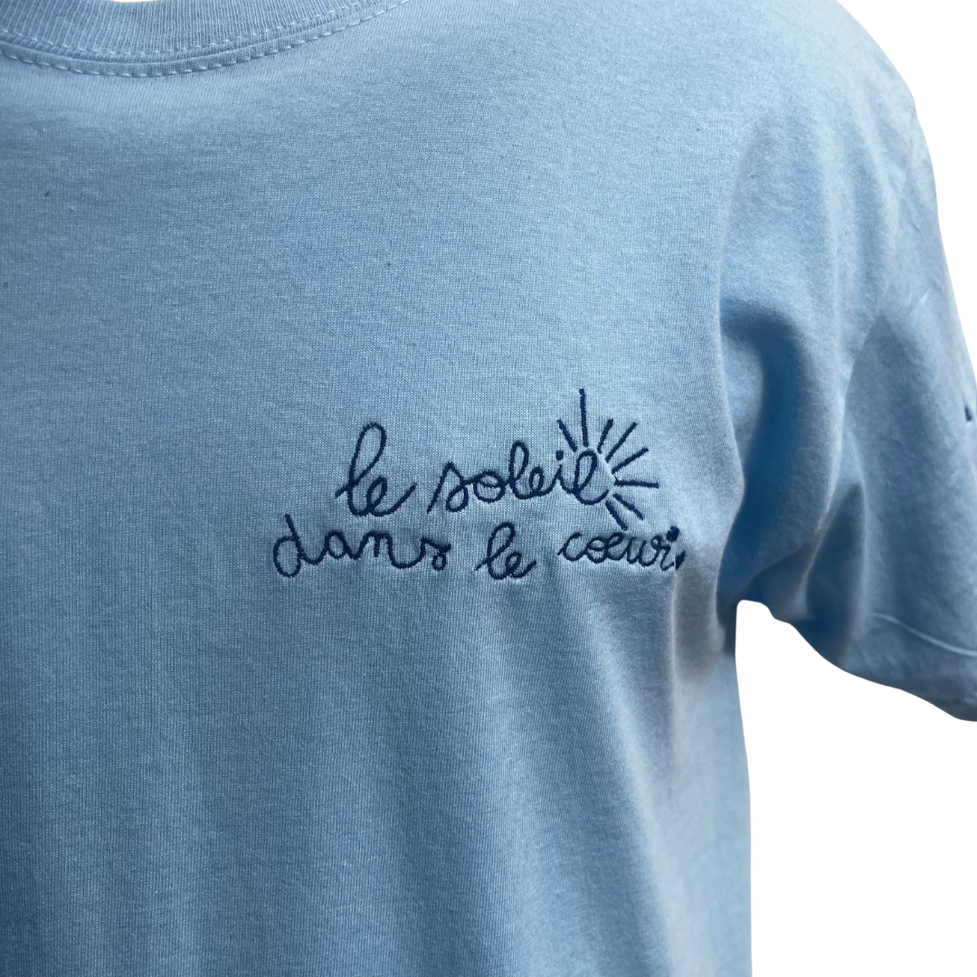 TEE-SHIRT BLEU BRODÉ - LE SOLEIL DANS LE COEUR
