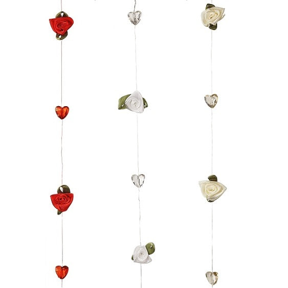 Guirlande de fleurs en satin et cœurs