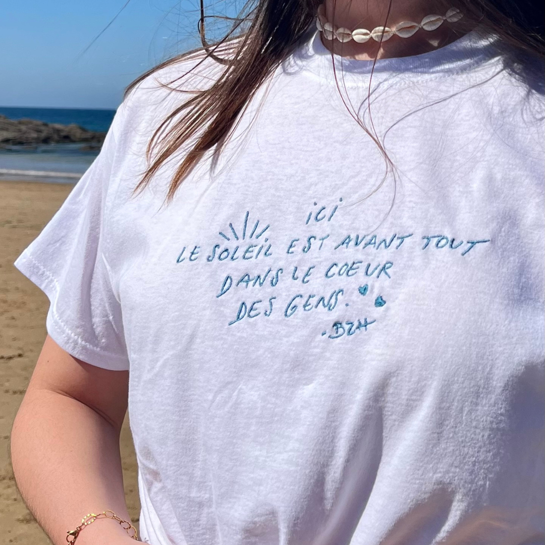 TEE-SHIRT BRODÉ - LE SOLEIL DANS LE COEUR DANS GENS