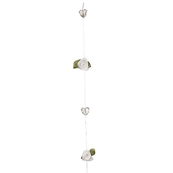 Guirlande de fleurs en satin et cœurs