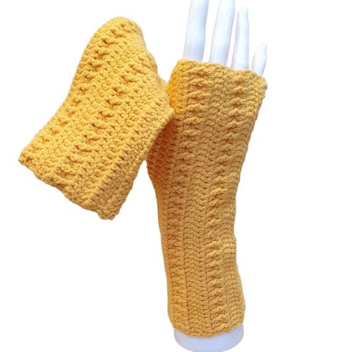 Mitaines jaunes au crochet