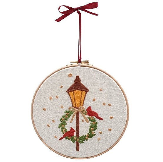 Broderie décor de Noël sur tambour