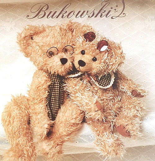 Peluche Bukowski, Peluche ours déguisé en hérisson pour 14,90 €