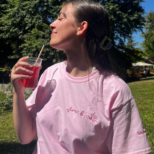 TEE-SHIRT ROSE BRODÉ - DEMAT LA VIE