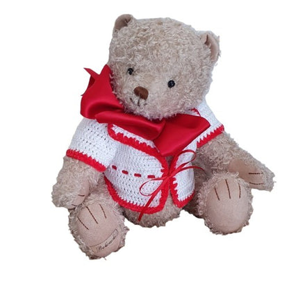 Ours articulé en peluche Mickael habillé d'un gilet au crochet