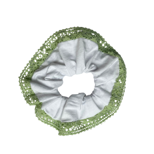 Chouchou blanc et dentelle verte
