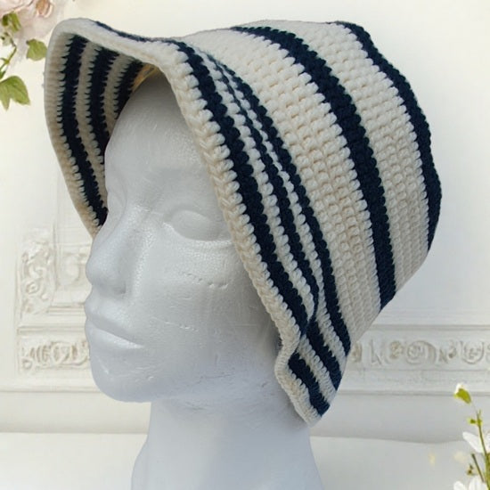 Chapeau au crochet - BOB écru et vert empire