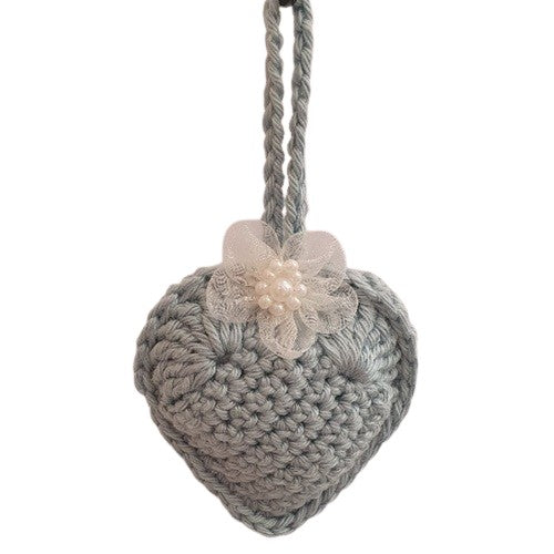 Cœur décoratif au crochet bleu jean's et fleur tulle