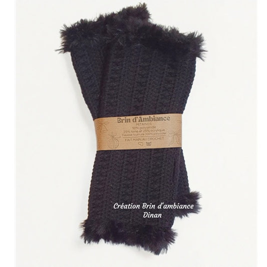 Mitaines noires et bordure en fourrure