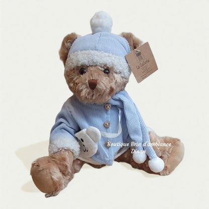 Oursonne en peluche en robe bleu et blanc d'hiver