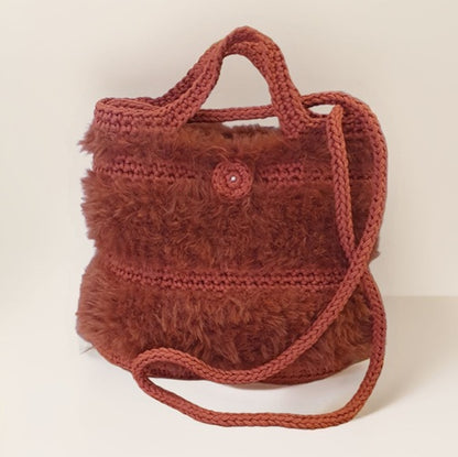 Petit sac au crochet en fourrure cannelle