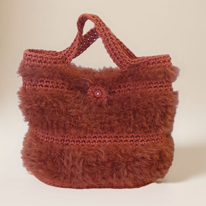 Petit sac au crochet en fourrure cannelle